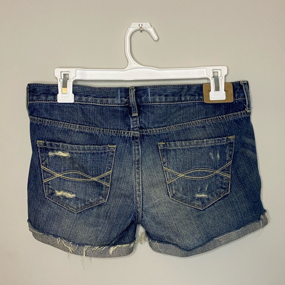 ✨Abercrombie & Fitch distressed shorts✨